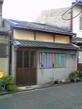 貸倉庫として出てきたものです。手入れをしてちゃんと住めるようになりました。